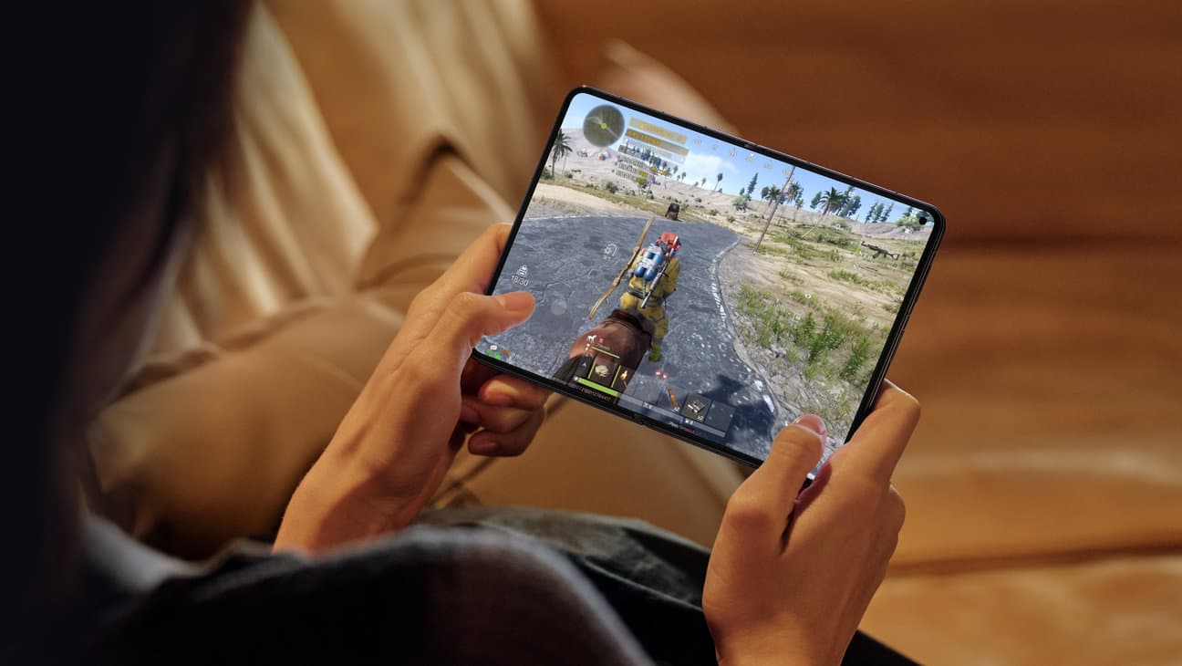 Huawei Pura X Max foldet ud til sin brede 1,4:1 indvendige skærm
