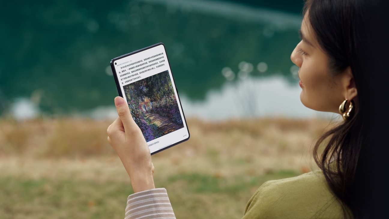 Den 7,7-tommers 1,4:1 indvendige OLED på Huawei Pura X Max