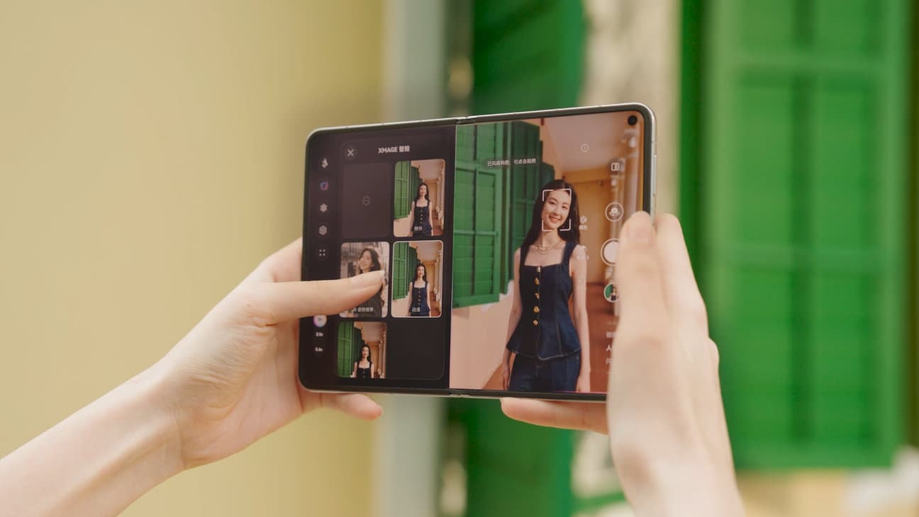 Huawei Pura X Max foldet og udfoldet, der viser den bredt foldbare formfaktor