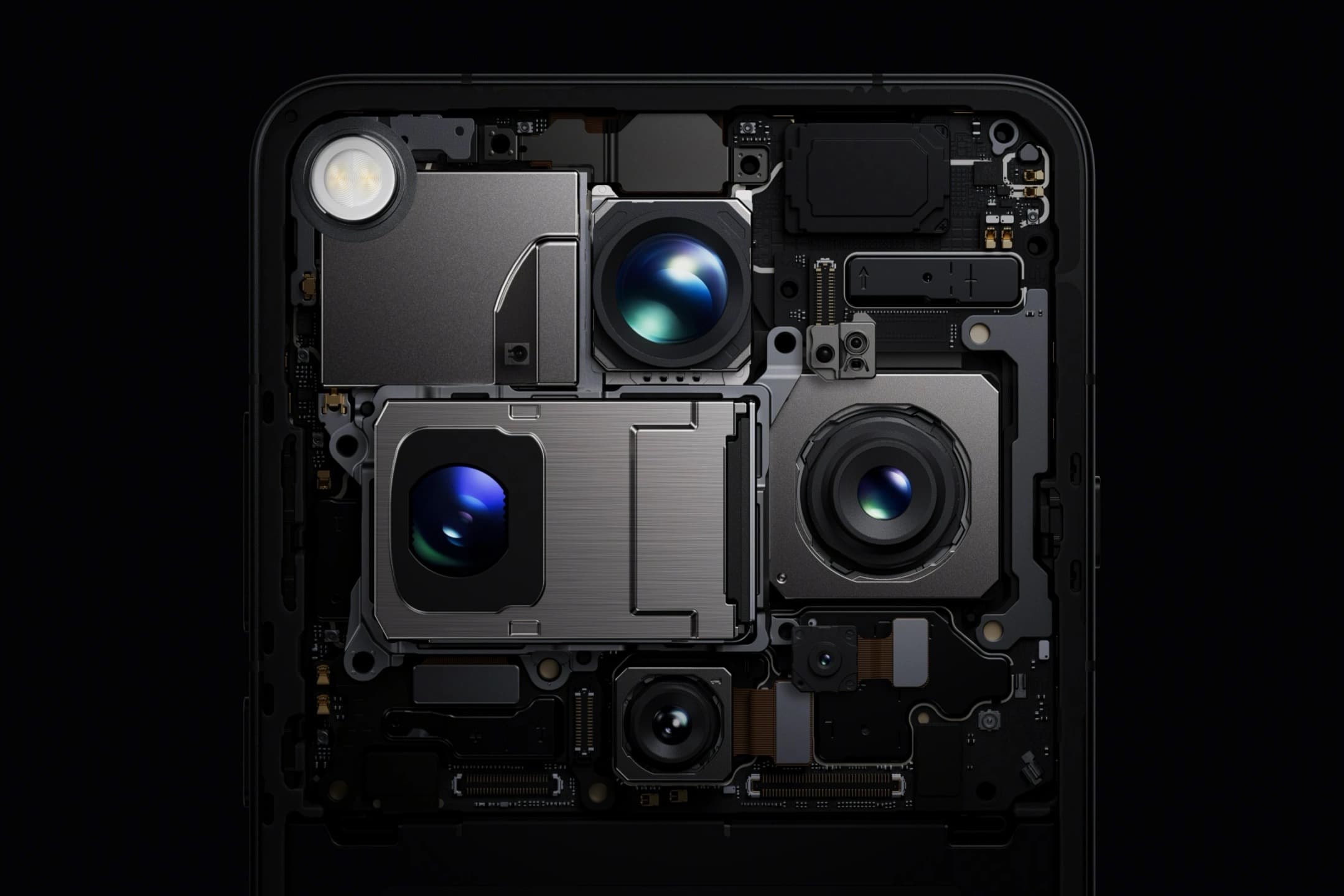 Design and build: Hasselblad X2D looks, triple IP rating